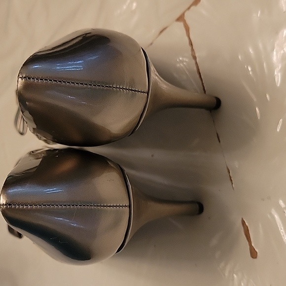 Liz Claiborne heels - Picture 3 of 6